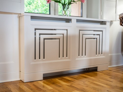 Biała zabudowa kaloryfera MDF wariant 1 RAL 9003 z geometrycznym frontem